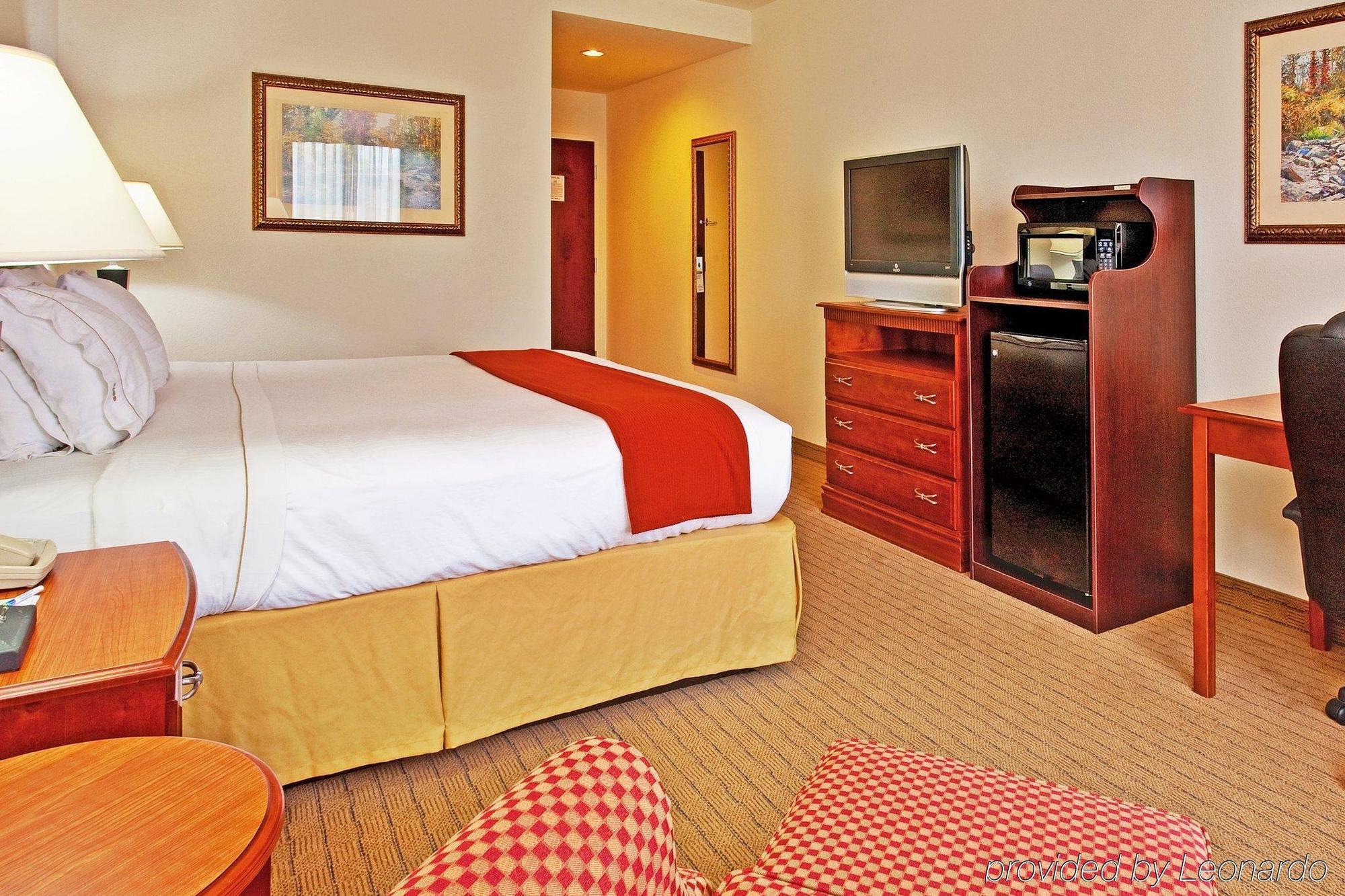 Holiday Inn Express & Suites Dyersburg By Ihg Buitenkant foto