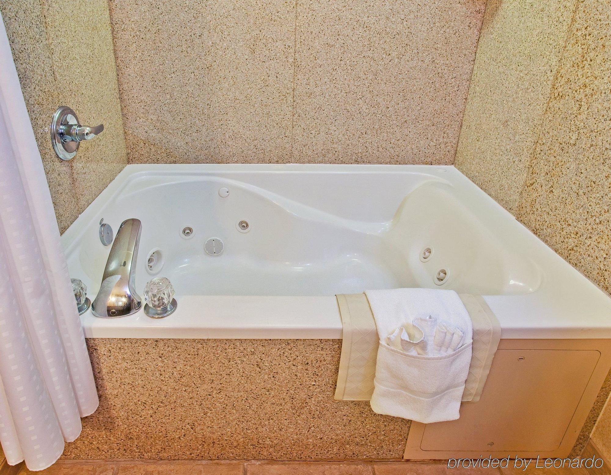 Holiday Inn Express & Suites Dyersburg By Ihg Kamer foto