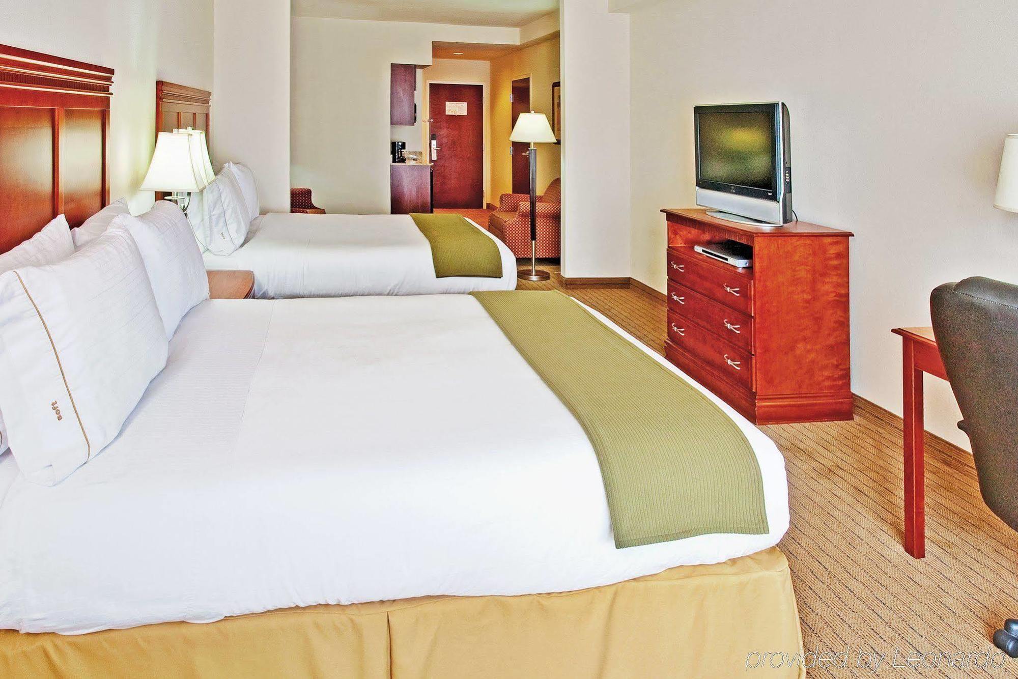 Holiday Inn Express & Suites Dyersburg By Ihg Kamer foto