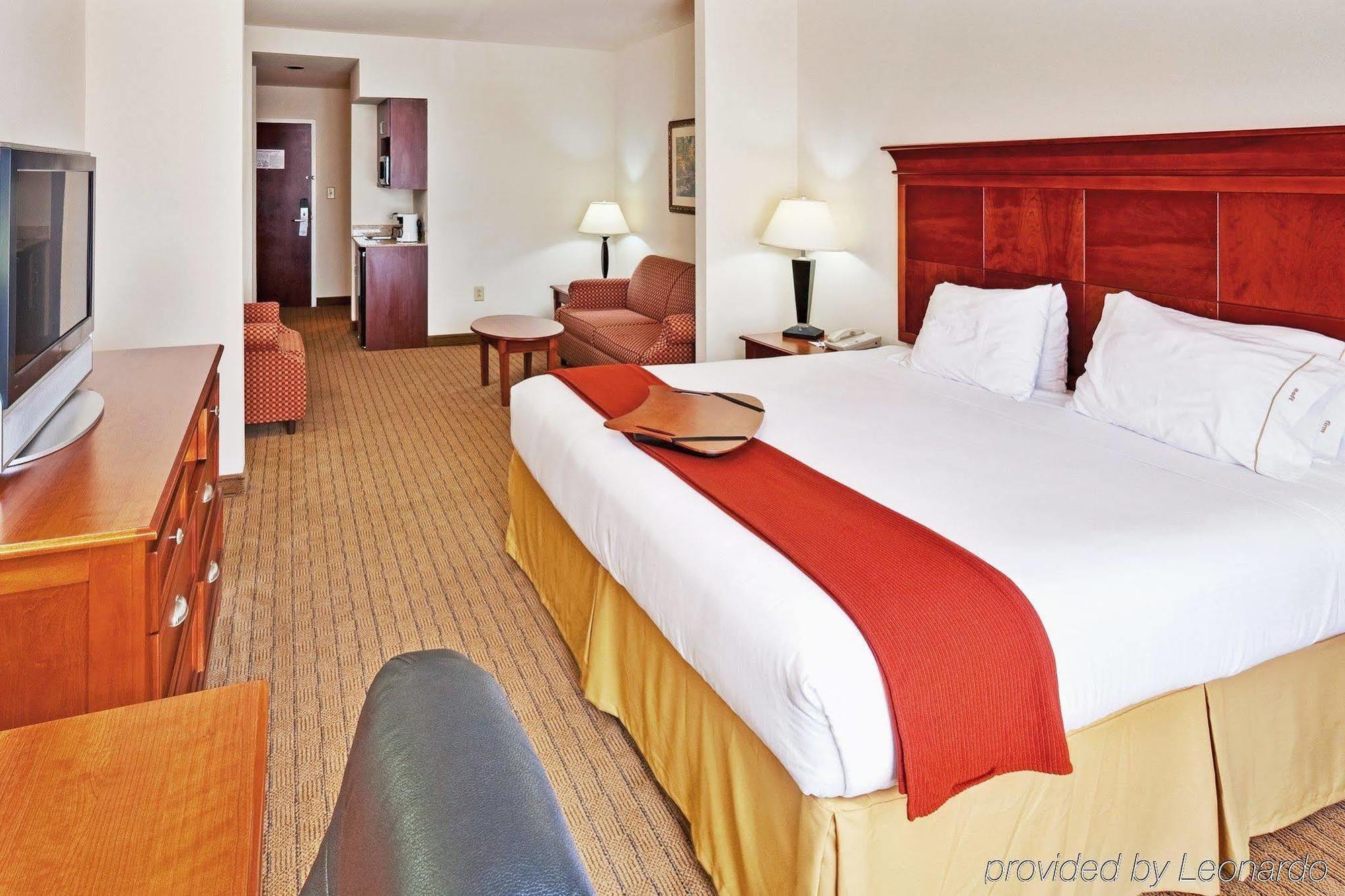 Holiday Inn Express & Suites Dyersburg By Ihg Kamer foto