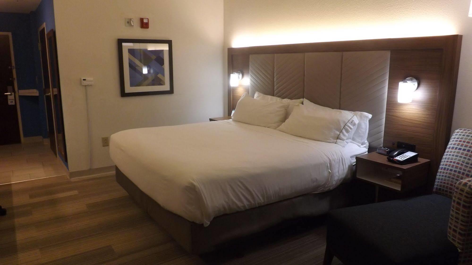 Holiday Inn Express & Suites Dyersburg By Ihg Buitenkant foto